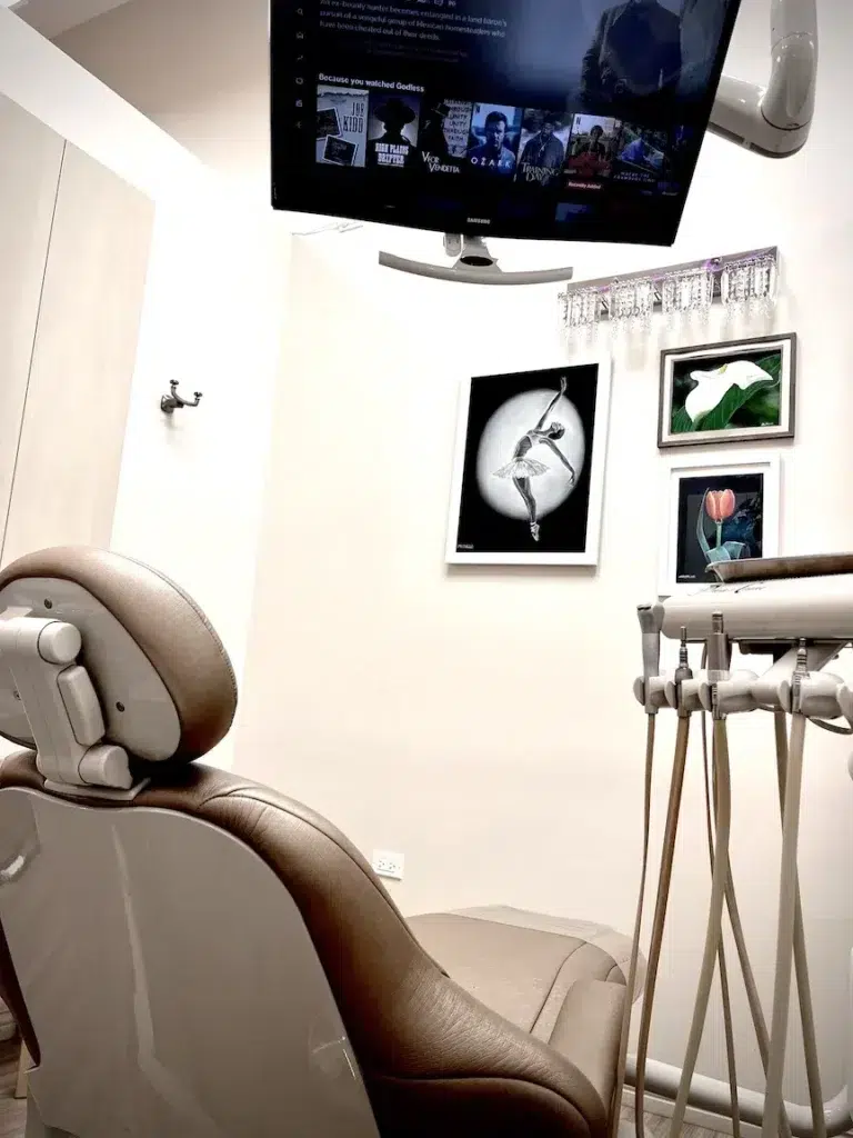 Calming Dental Room with Dr. Mahi’s Oil Painting at DentalQ dental office in Lincoln Park area of Chicago Dental chair in a calming and friendly room decorated with Dr. Mahi’s oil painting at DentalQ in Lincoln Park area of Chicago.